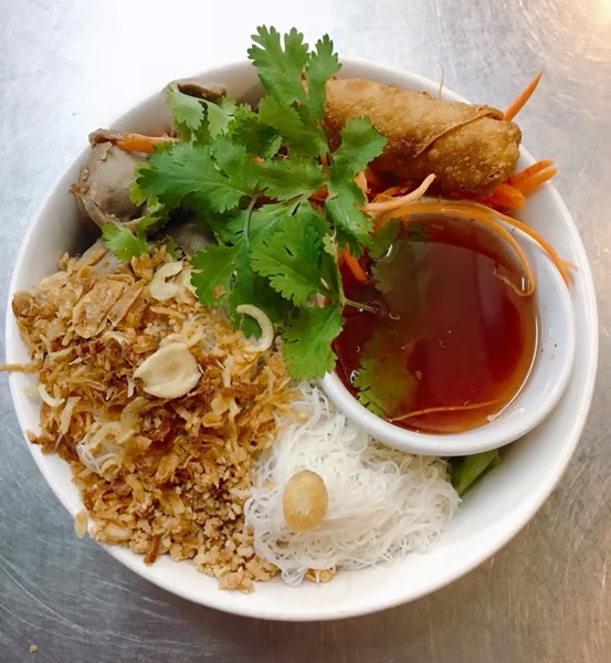 Thai noodles at Jaiwai Thai Kitchen